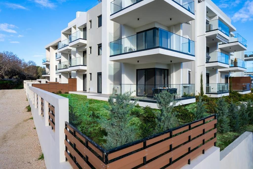 Maison Du Jardin 2-Bedroom Apartment Private Outdoor Jacuzzi Родос Экстерьер фото